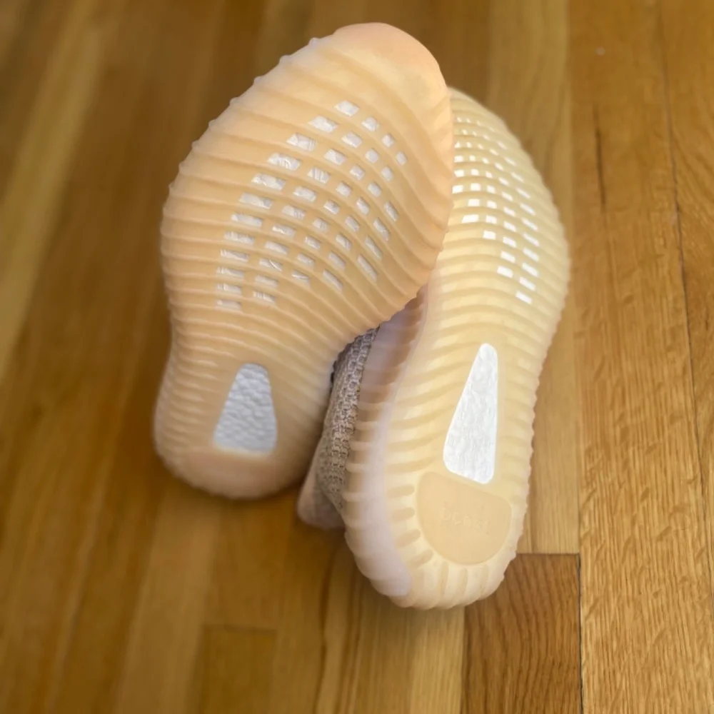 Yeezy - Picture 4 of 4